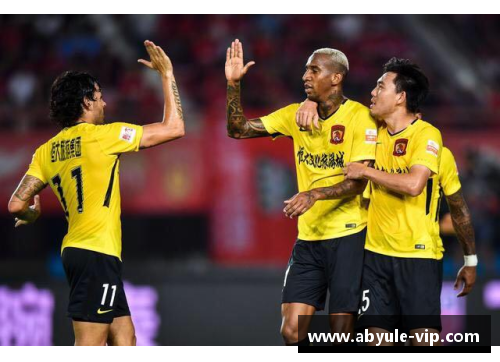 广州恒大主场大胜，领跑中超积分榜，卫冕冠军势不可挡